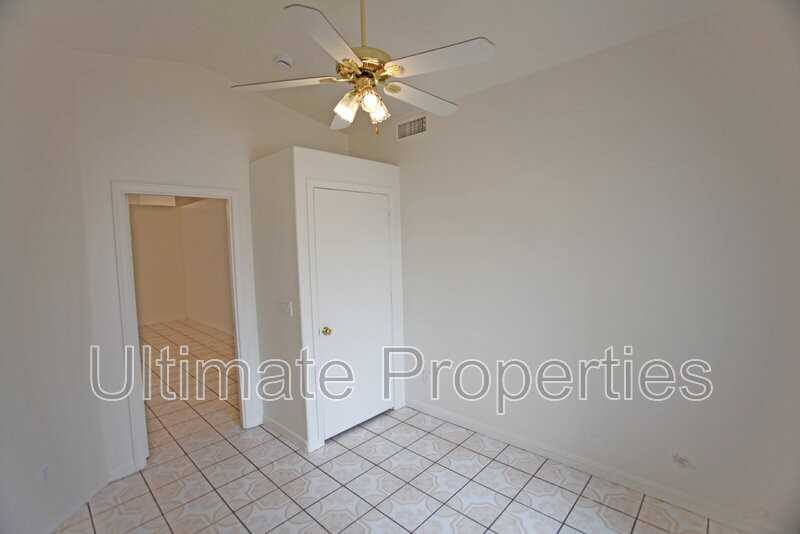 1810 N 88th Ave - Photo 4 of 11