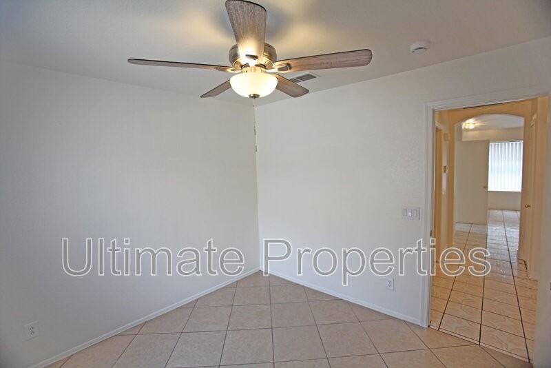 1810 N 88th Ave - Photo 5 of 11