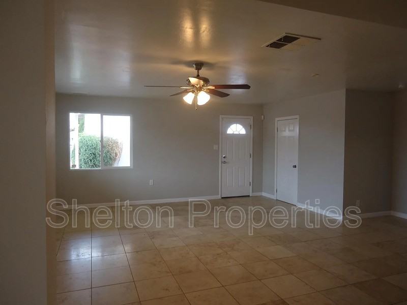 1041 W 18th St - Photo 2 of 10