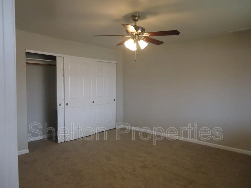 1041 W 18th St - Photo 5 of 10