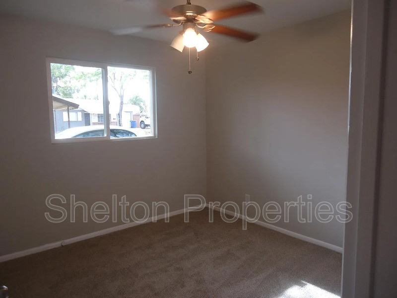 1041 W 18th St - Photo 6 of 10