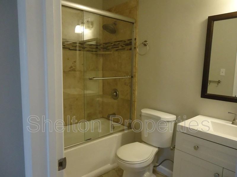 1041 W 18th St - Photo 7 of 10