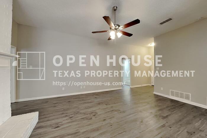 5550 Northfield Dr - Photo 4 of 25