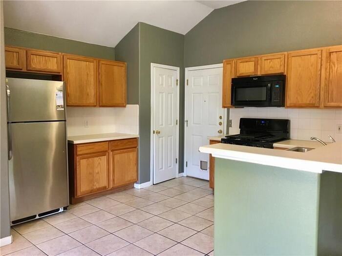 1010 Gulf Way - Photo 5 of 18