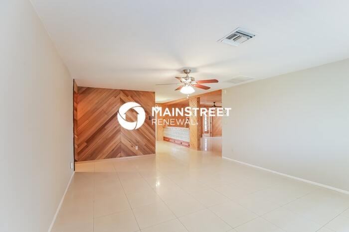 4613 N 80th Dr - Photo 3 of 15