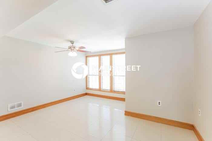 4613 N 80th Dr - Photo 5 of 15