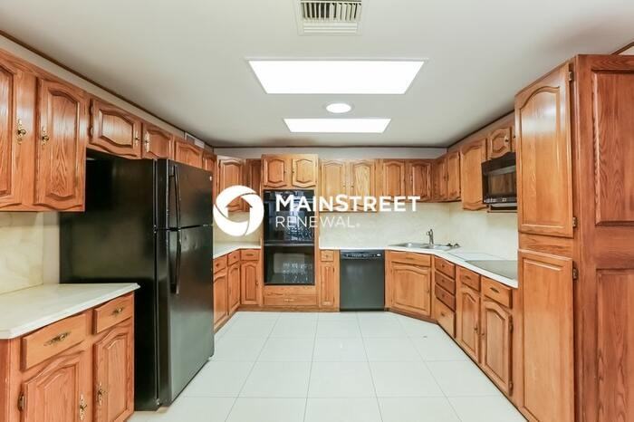 4613 N 80th Dr - Photo 6 of 15