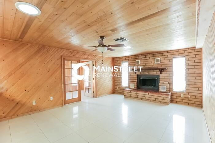 4613 N 80th Dr - Photo 7 of 15