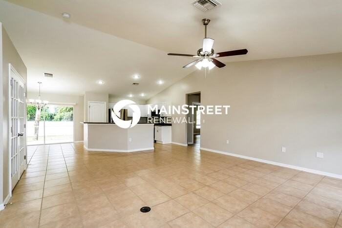 3709 Kilarney St - Photo 4 of 16