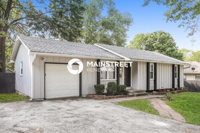 11955 Sycamore Ave - Photo 4 of 17