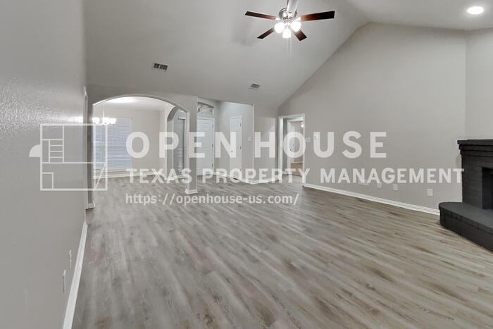 3206 Creekside Dr - Photo 5 of 20