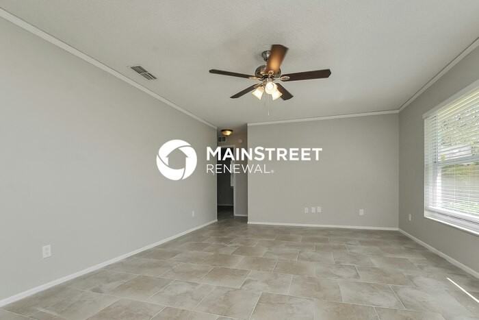 808 Pebblewood Dr - Photo 4 of 16