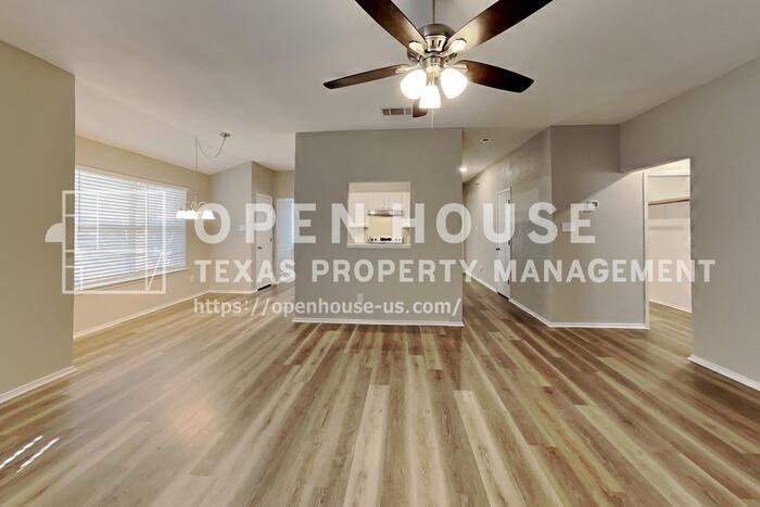 912 Fenway Ln - Photo 5 of 20