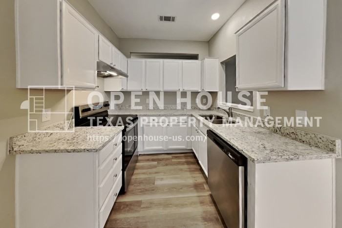 912 Fenway Ln - Photo 6 of 20