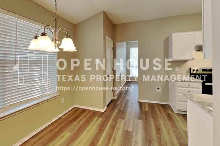 912 Fenway Ln - Photo 7 of 20