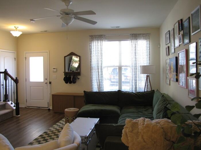 58 Pocono Dr - Photo 3 of 22