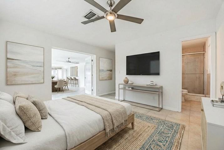 270 Southeast 9th Court - Photo 6 of 9