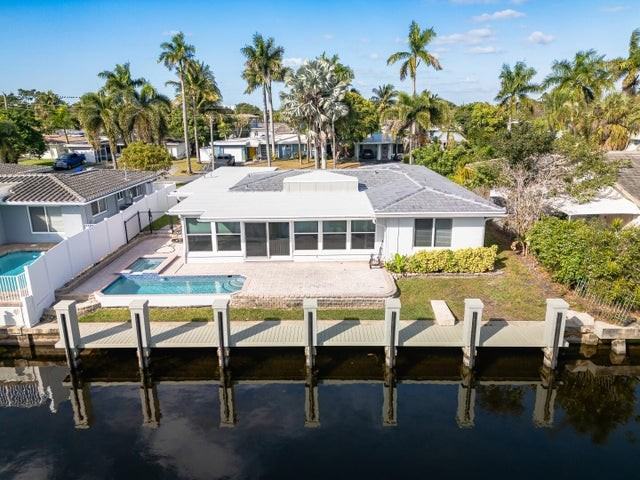 270 Southeast 9th Court - Photo 2 of 9