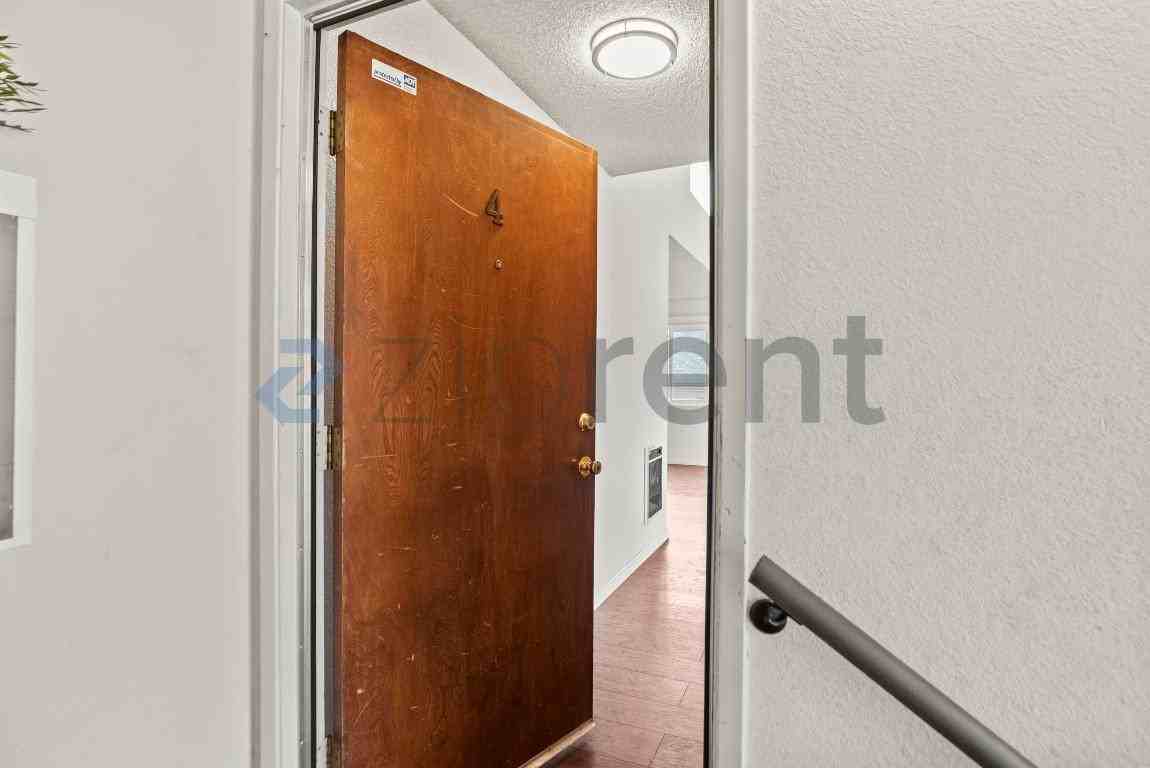 2837 55th Ave #4 - Photo 4 of 31