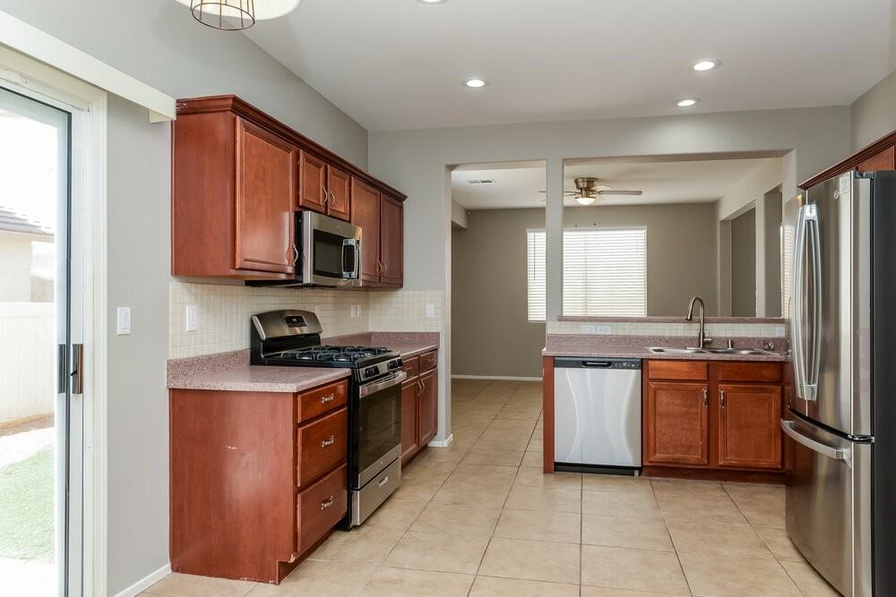 6855 Relic St - Photo 7 of 17