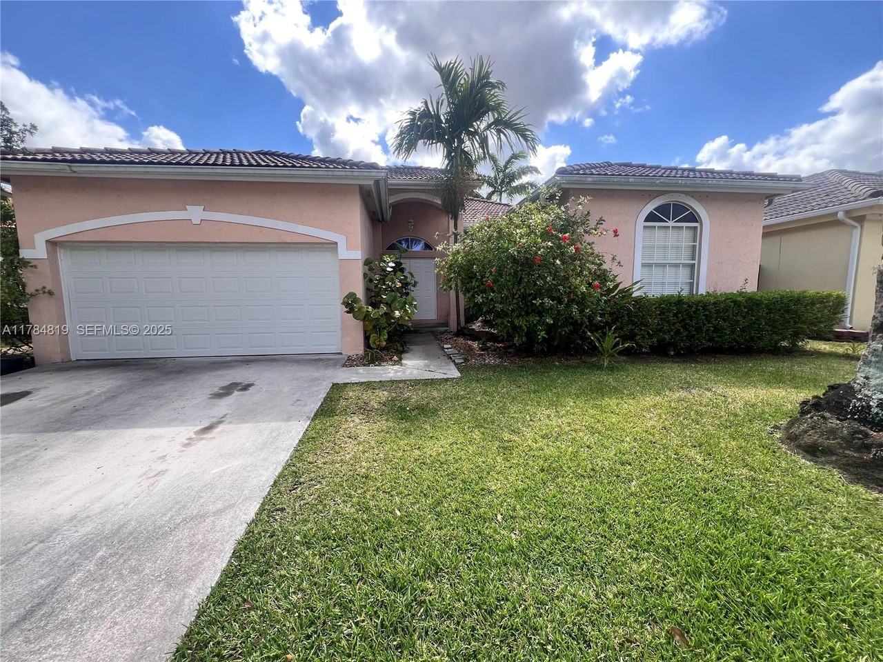 635 Southeast 28th Lane - Photo 4 of 10