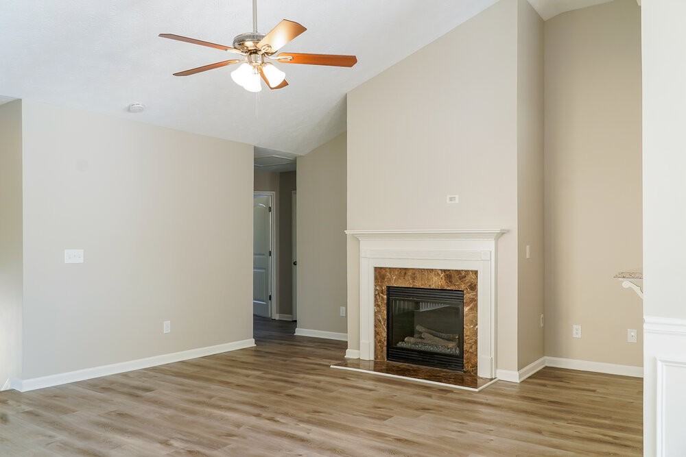 960 Styles Ct - Photo 4 of 17