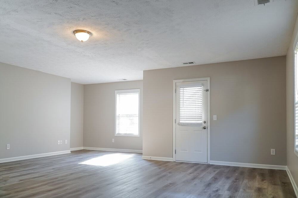 960 Styles Ct - Photo 7 of 17