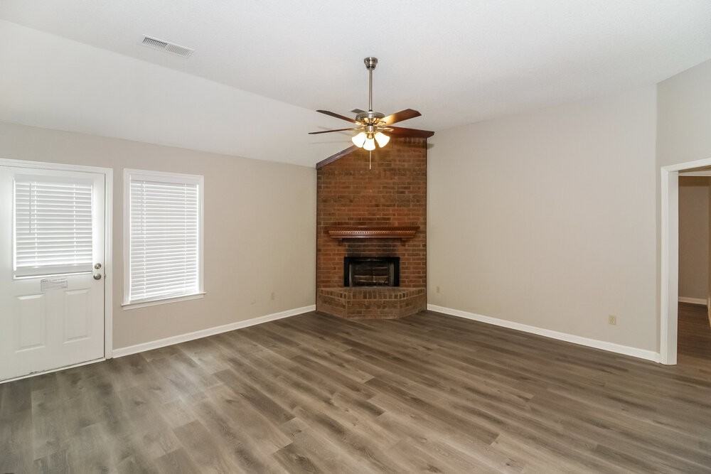 4371 Bunker Hill Dr - Photo 3 of 16