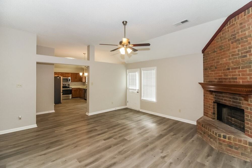 4371 Bunker Hill Dr - Photo 5 of 16