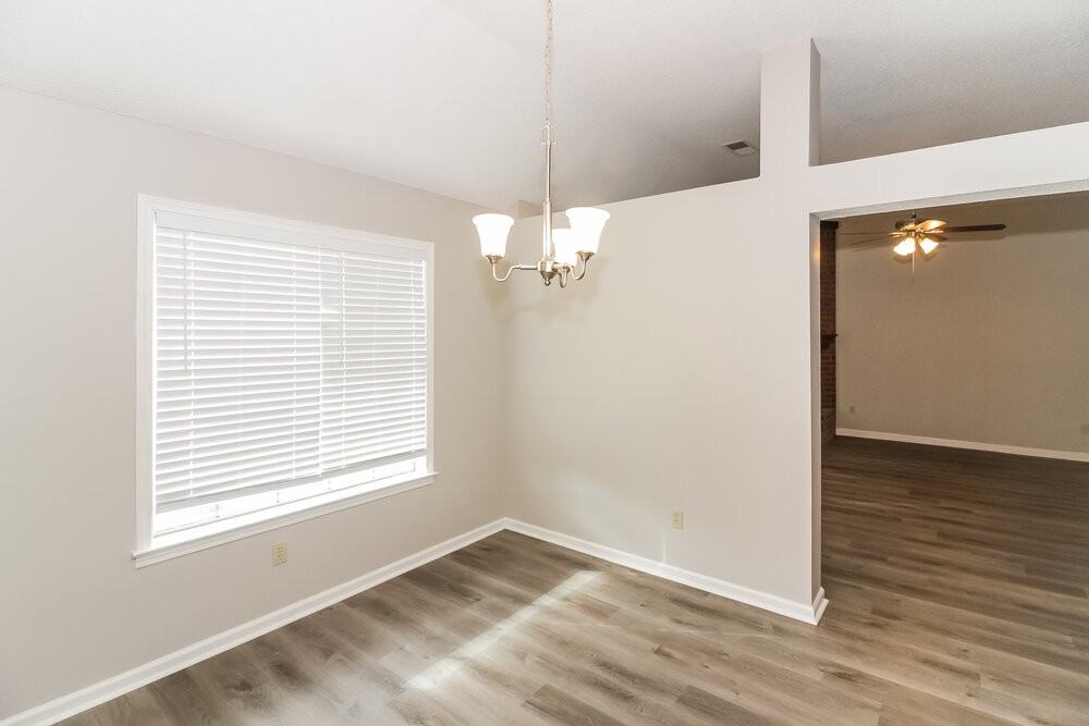 4371 Bunker Hill Dr - Photo 6 of 16