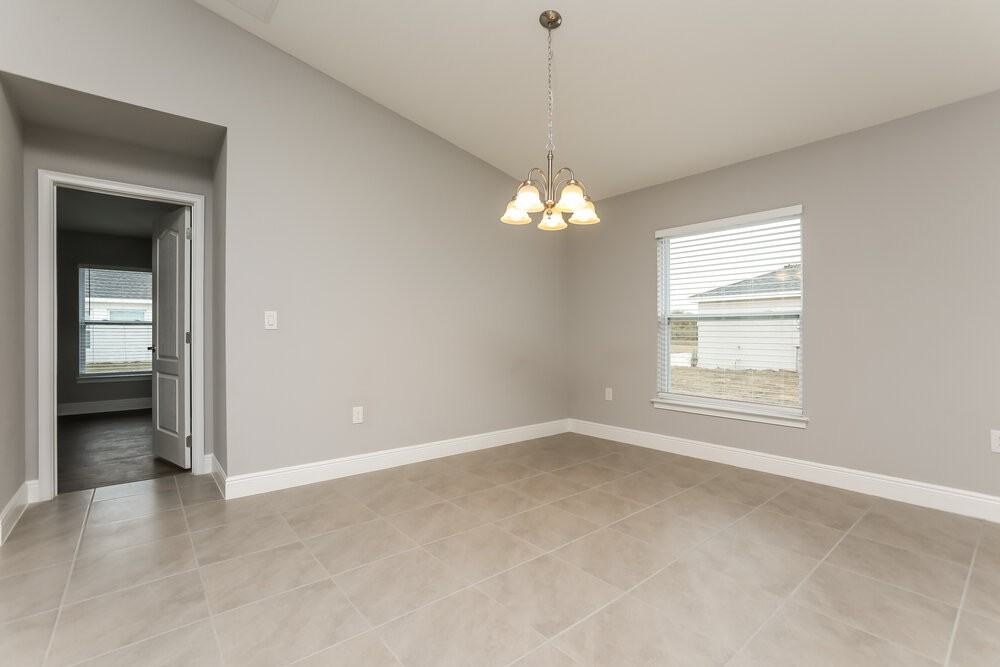 278 Beckenham Dr - Photo 5 of 16