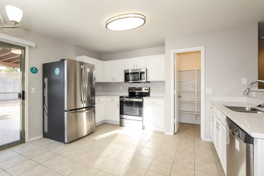 13812 W Ocotillo Ln - Photo 7 of 16