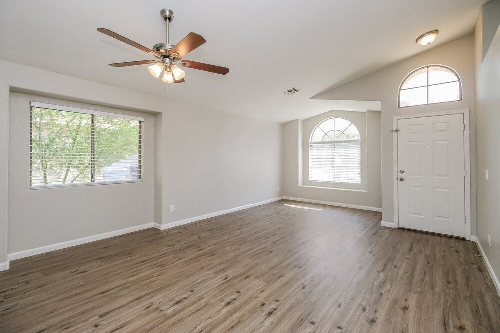 748 W Dublin St - Photo 3 of 16