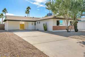 featured image of 2333 E Paradise Dr