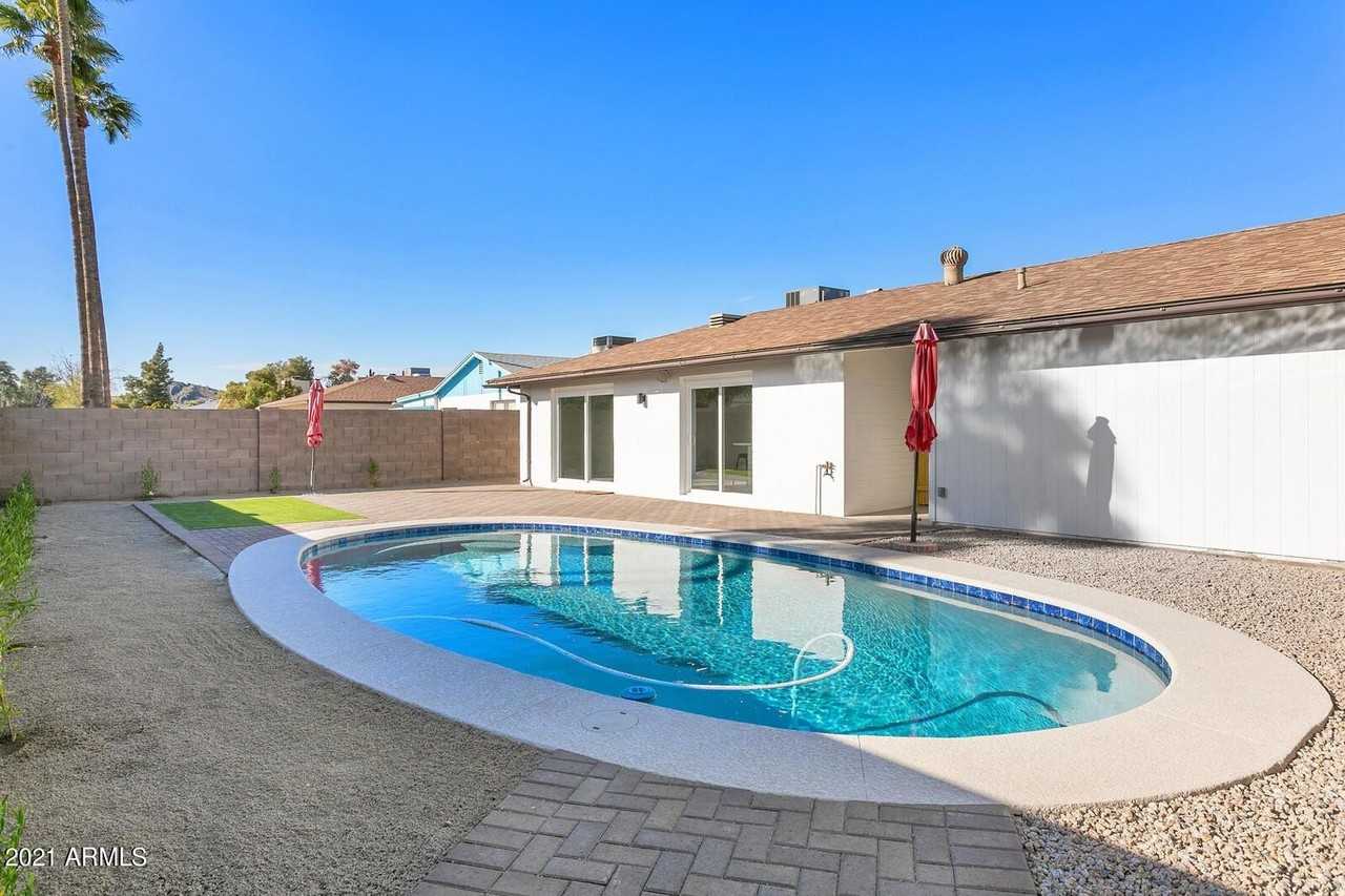 2333 E Paradise Dr - Photo 4 of 26