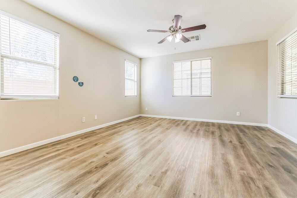 3809 E Santa Fe Ln - Photo 4 of 17