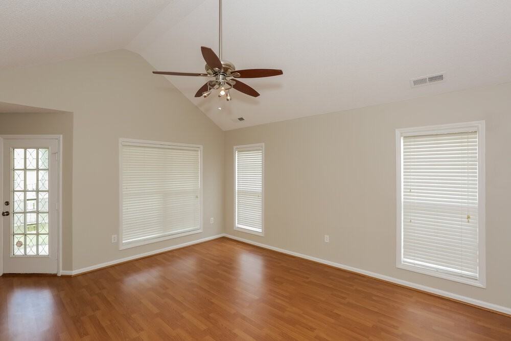 310 Tamarack Dr - Photo 3 of 14