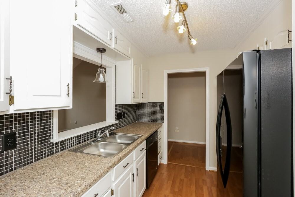 310 Tamarack Dr - Photo 5 of 14