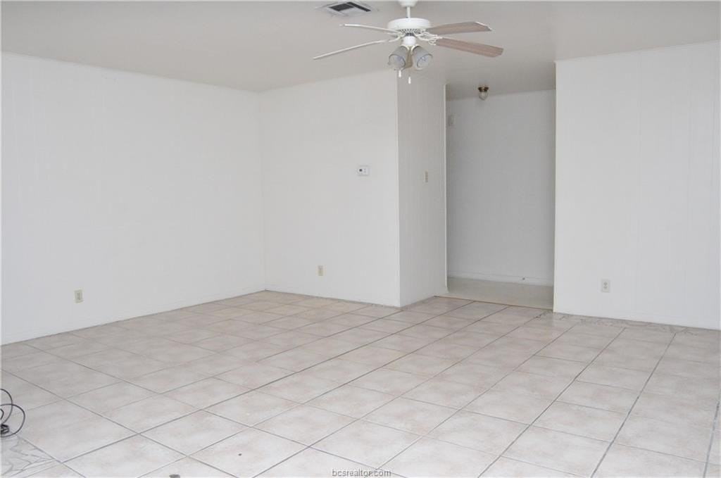 108 Moss St - Photo 3 of 10