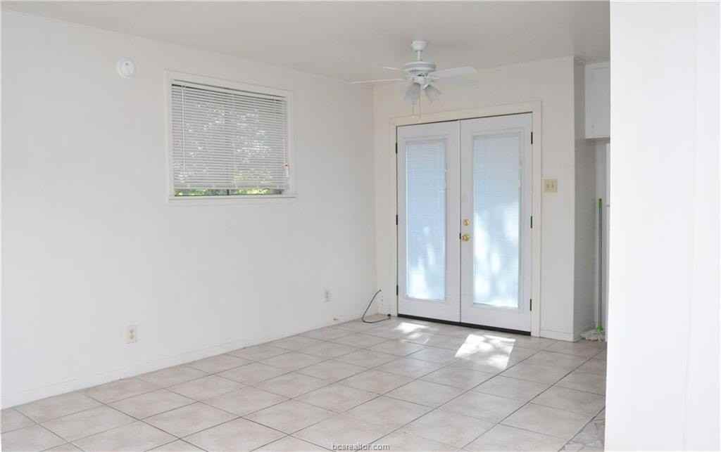 108 Moss St - Photo 5 of 10