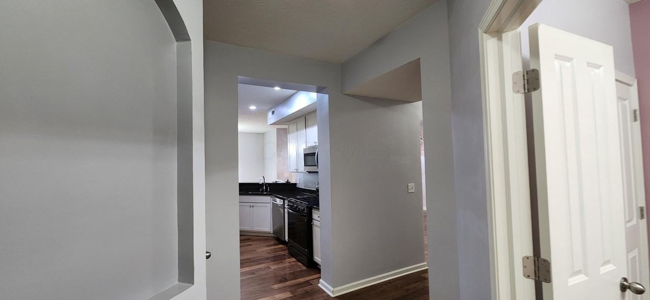 590 Redwood Ln - Photo 7 of 40