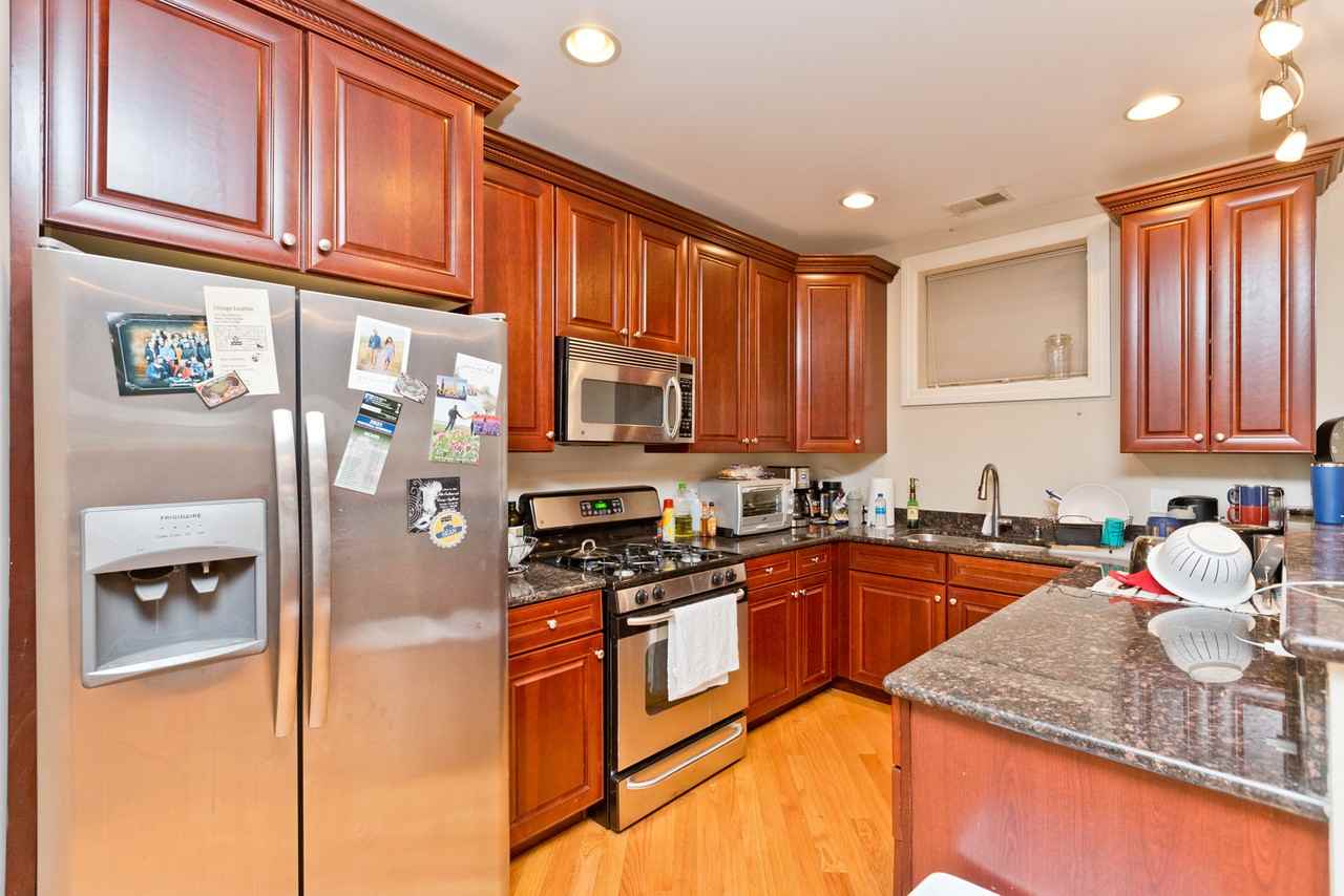 2414 W Moffat St #1 - Photo 3 of 17