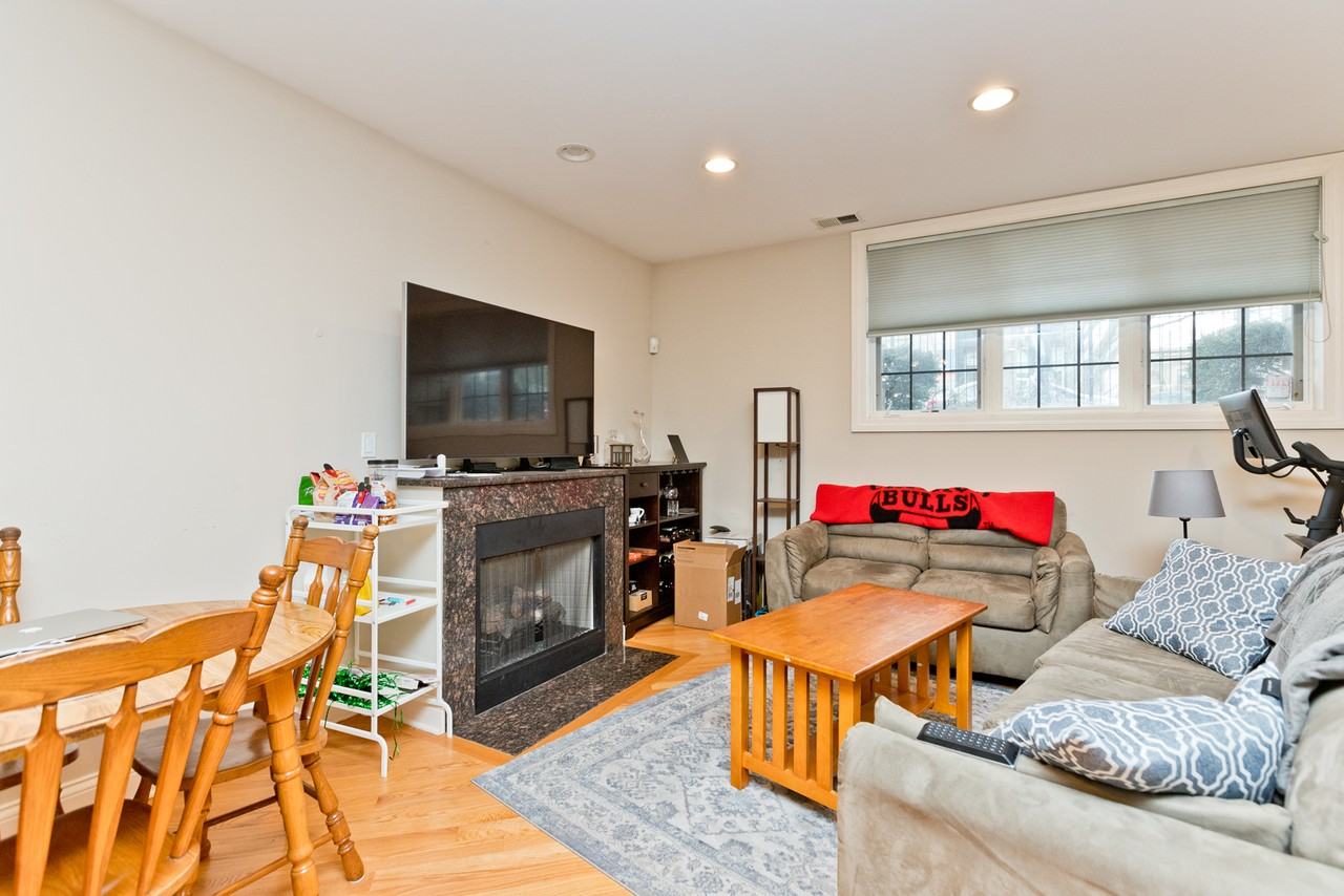 2414 W Moffat St #1 - Photo 4 of 17