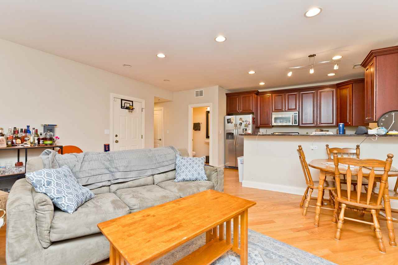 2414 W Moffat St #1 - Photo 5 of 17