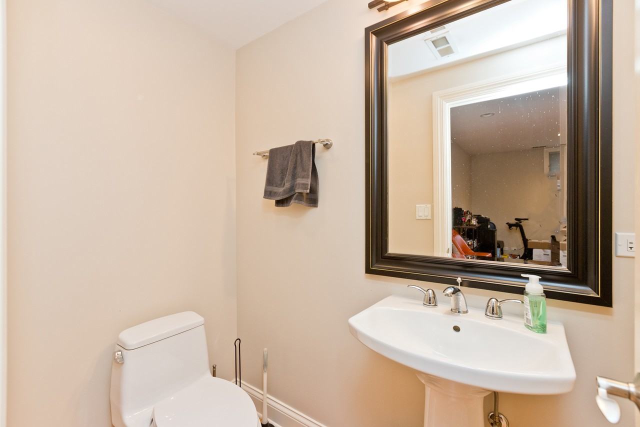 2414 W Moffat St #1 - Photo 6 of 17