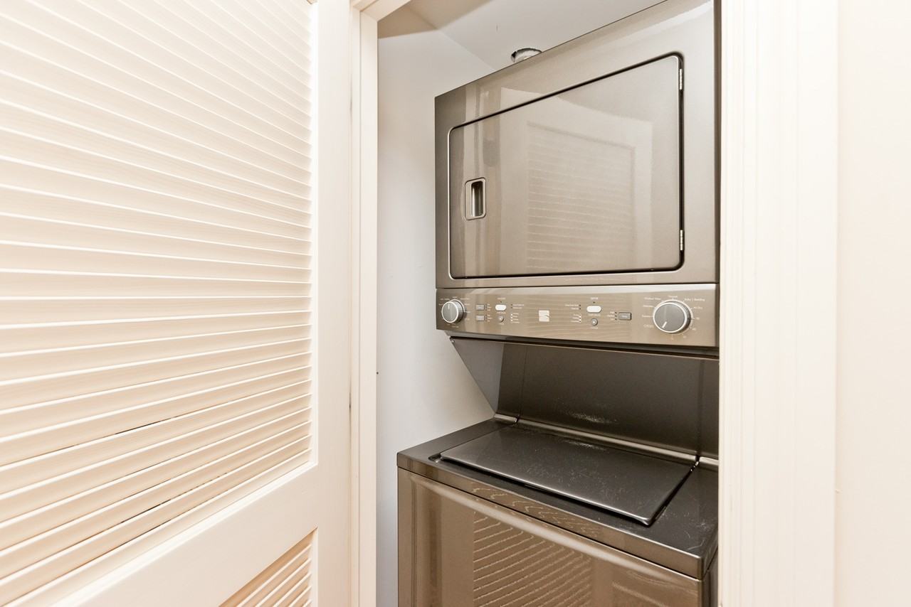 2414 W Moffat St #1 - Photo 7 of 17