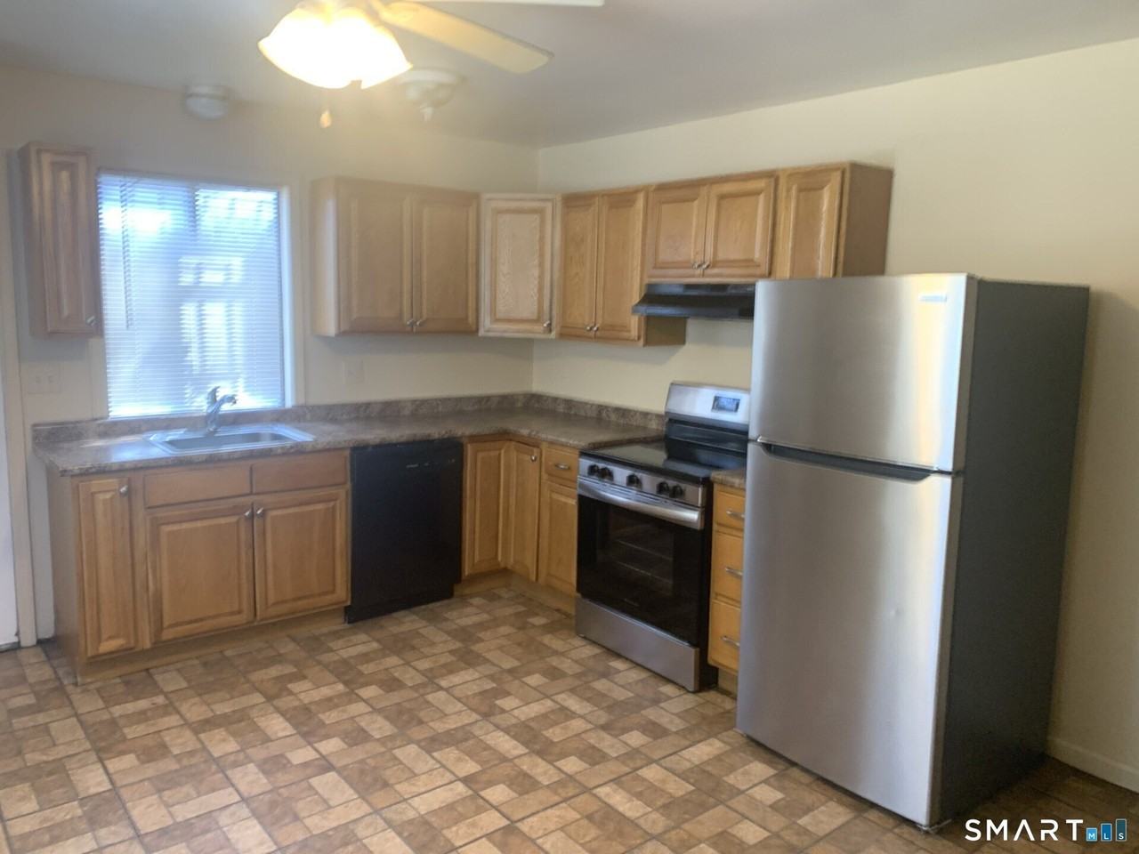 1380 Kossuth St - Photo 5 of 19