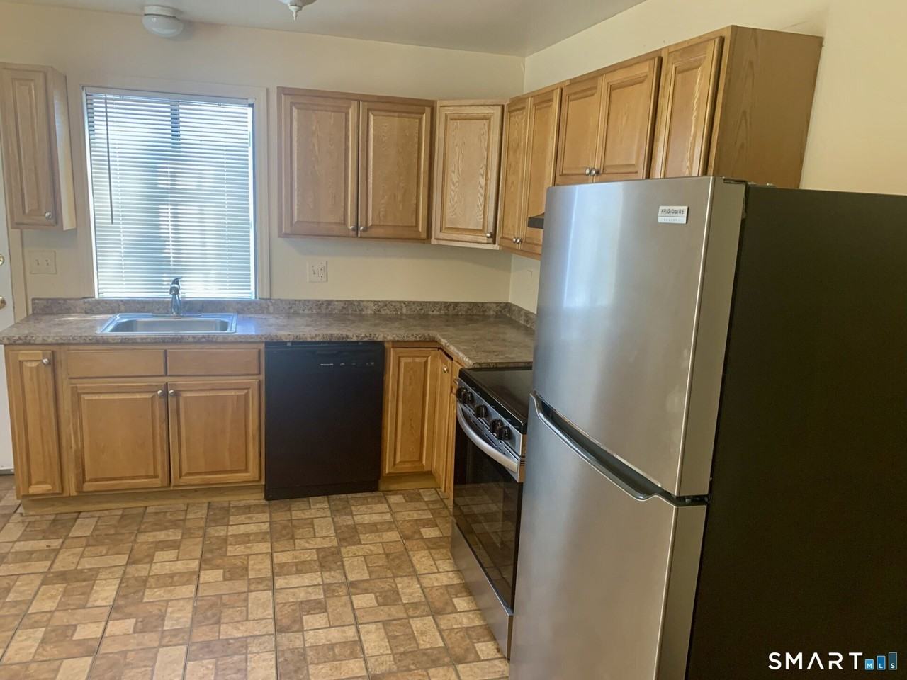 1380 Kossuth St - Photo 7 of 19