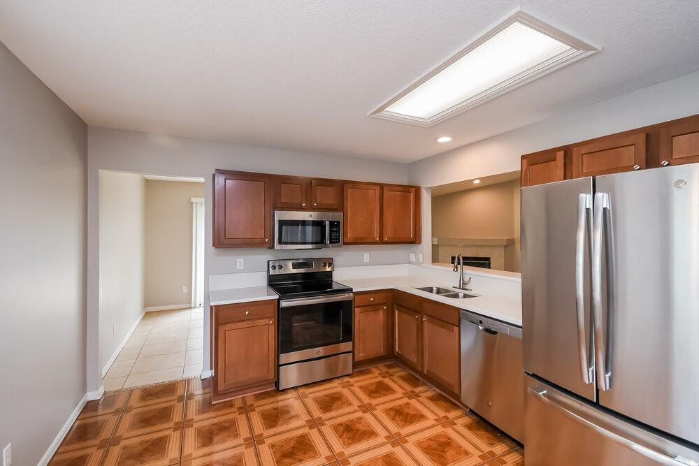 1509 Maple Leaf Ln - Photo 6 of 16