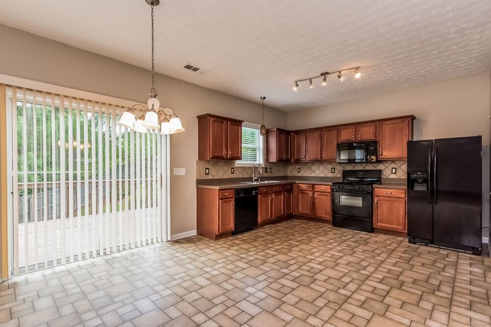 398 Glenleigh Dr - Photo 6 of 18